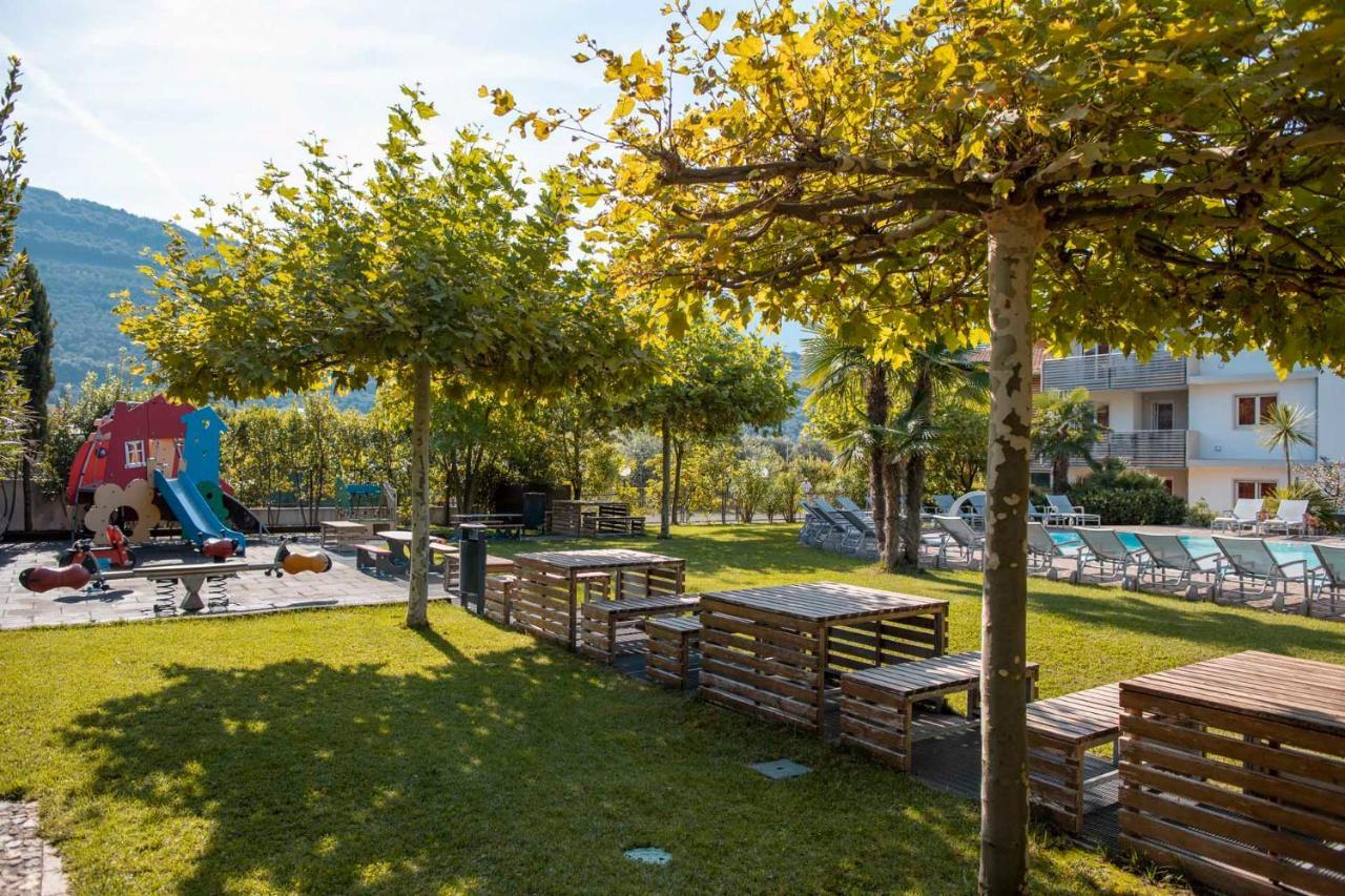 4 Limoni Apartment Resort Riva del Garda Eksteriør bilde